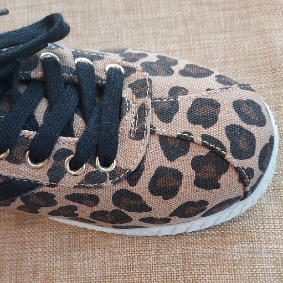 Tretorn Leopard Print Women's Sneakers - Picture 3 of 8